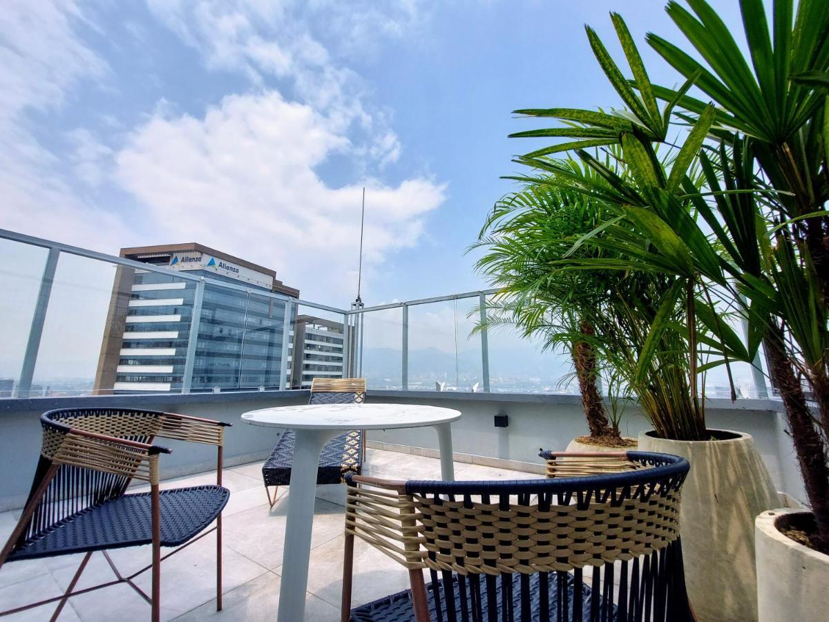 V Grand Hotel, A Member Of Radisson Individuals メデジン エクステリア 写真