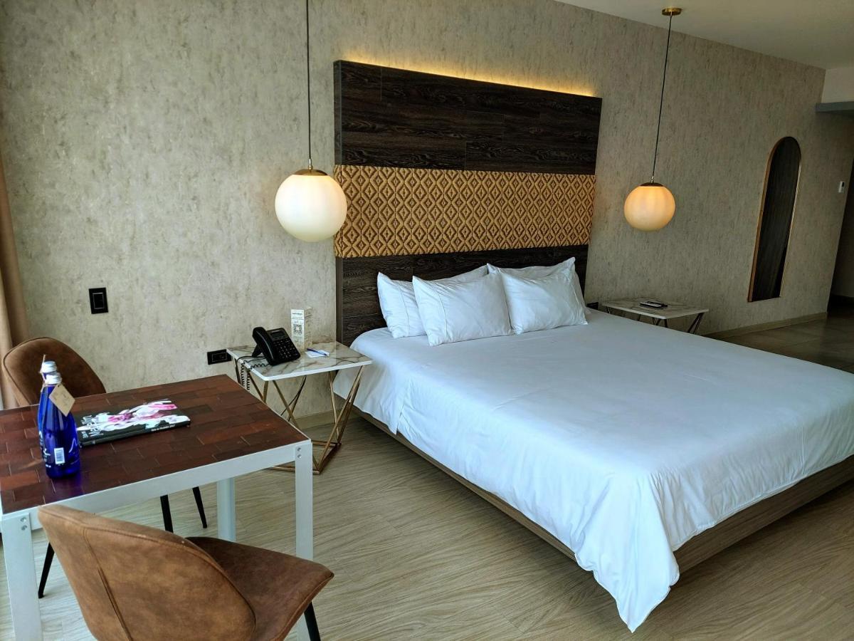 V Grand Hotel, A Member Of Radisson Individuals メデジン エクステリア 写真