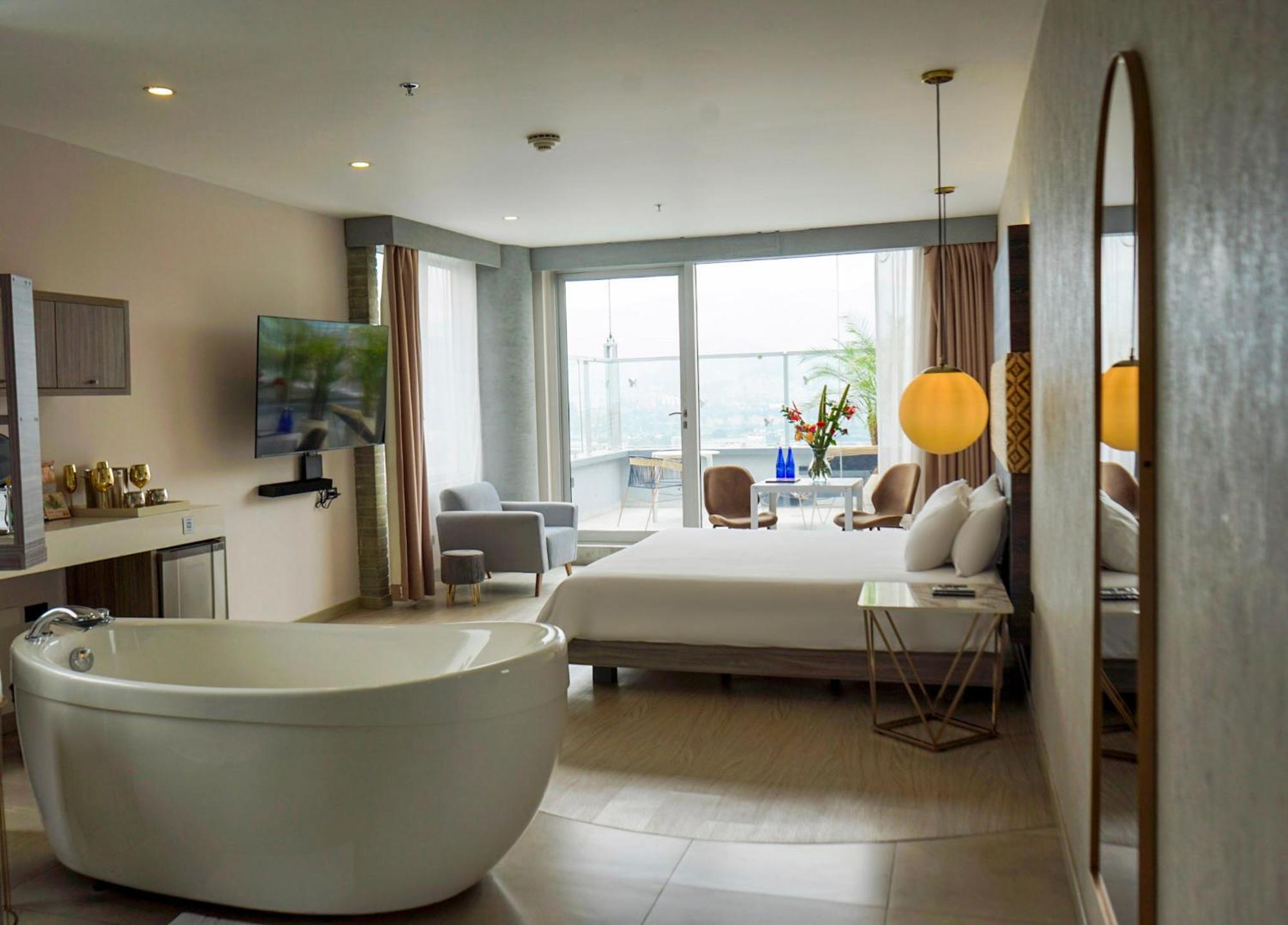 V Grand Hotel, A Member Of Radisson Individuals メデジン エクステリア 写真