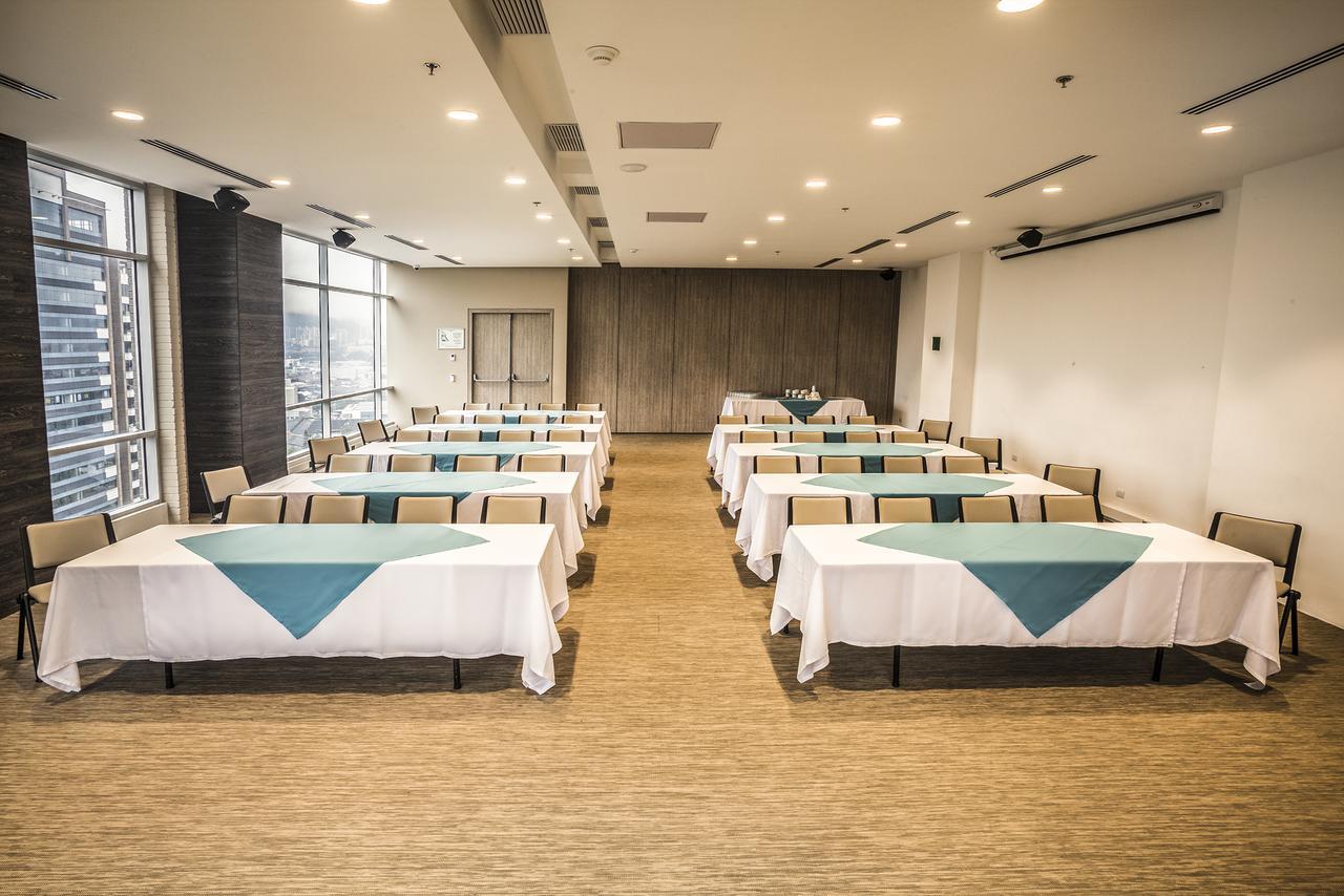 V Grand Hotel, A Member Of Radisson Individuals メデジン エクステリア 写真